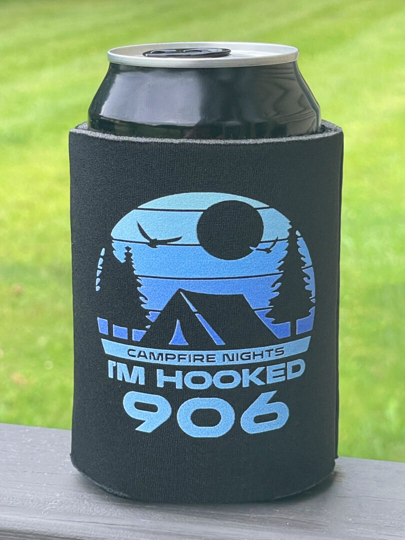 A can holder with the name " i 'm hooked 9 0 6 " on it.